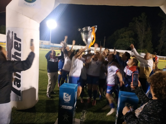 Tricolores floridenses gritaron ¡Campeonas! en Fray Bentos