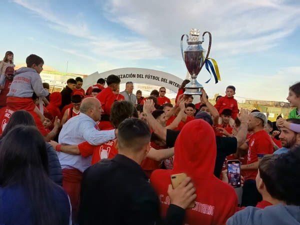 EN LA SEGUNDA FINAL UNIVERSITARIO DE SALTO DERROTO 2 A 1 A RIO NEGRO DE SAN JOSE