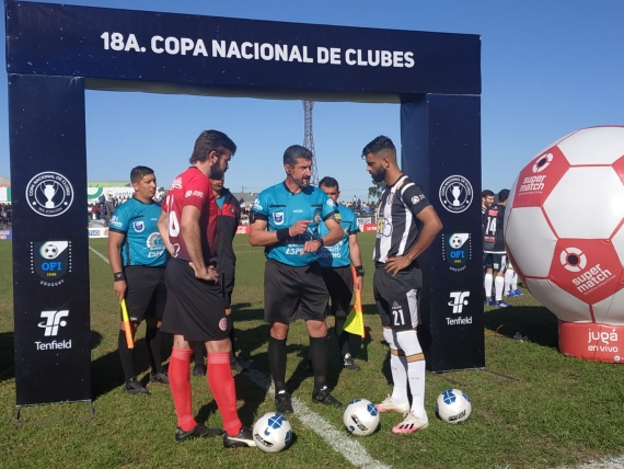 Un empate de dientes apretados en la primera final entre Universitario y Central