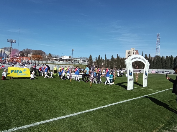 La visita Polancos ganó ante San Carlos y le dio el primer beso a la orejona