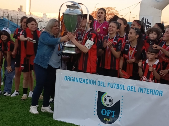 La “orejona” del femenino tiene dueño:  Litoral de Paysandú es el campeón